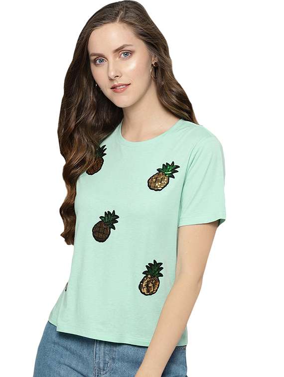 crew neck quirky embellishment tee