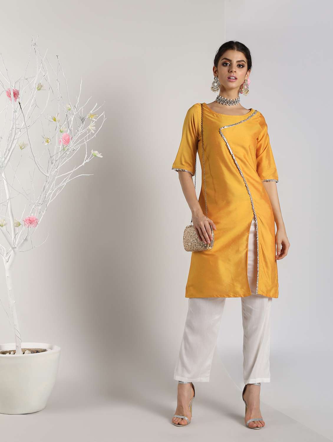 lace detailed high-slit overlap kurta