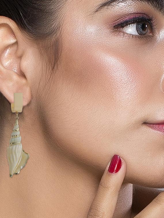 gold metal drop earring - 16597029 - Standard Image - 2