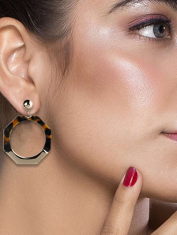 gold metal drop earring - 16597061 - Standard Image - 2