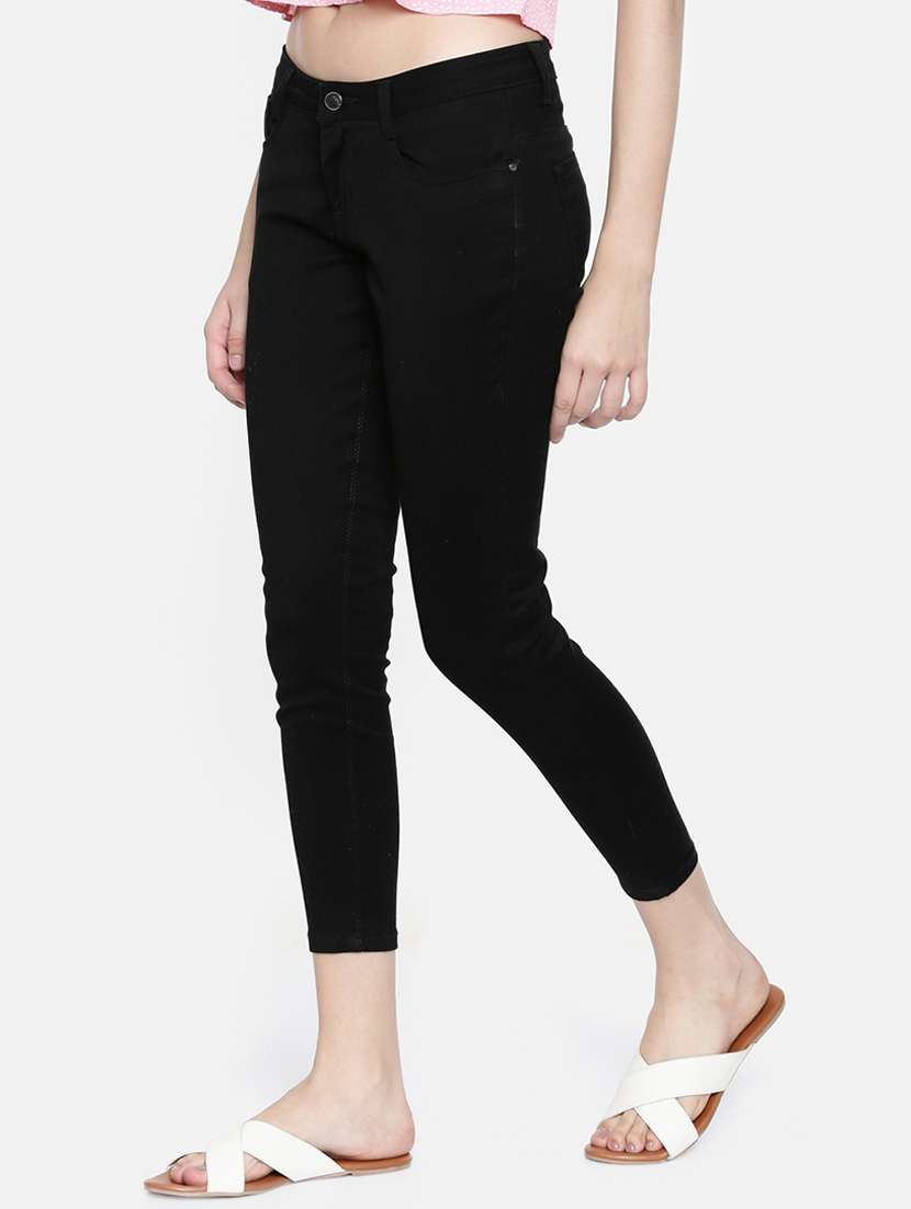 skinny fit cropped jeans  - 16643904 -  Standard Image - 2