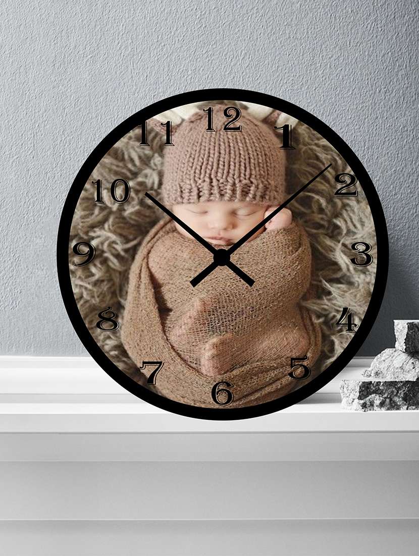 new born baby mdf wood based wall clock    - 16719721 -  Standard Image - 2