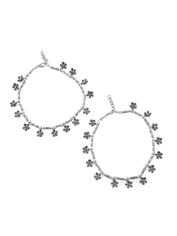 silver metal anklet and payal