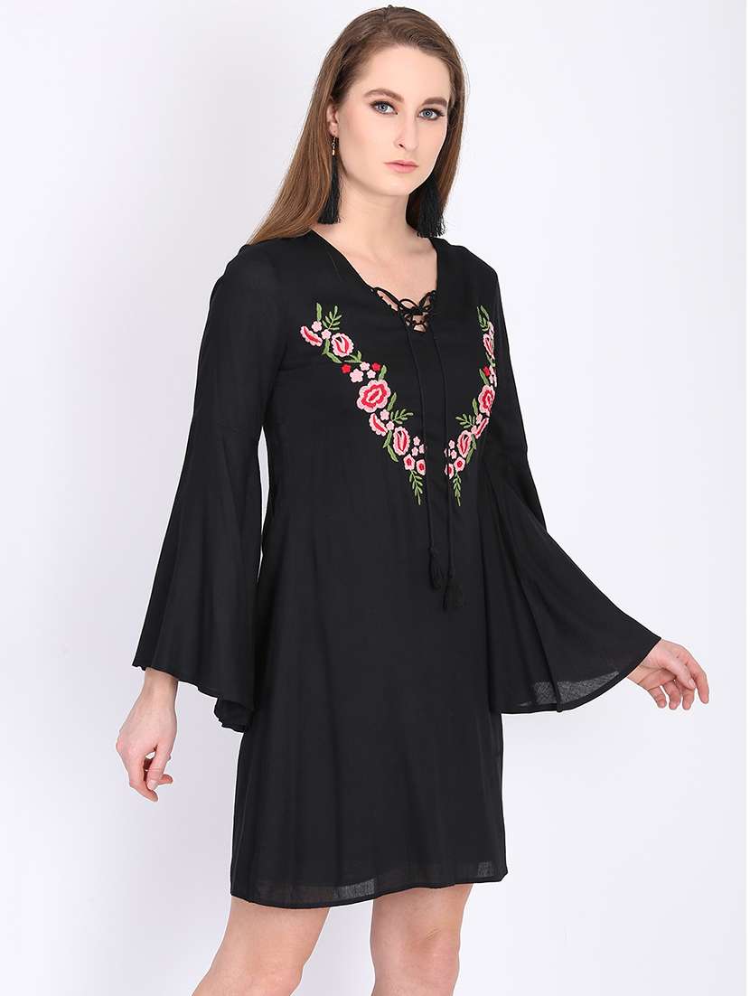 bell sleeved embroidered shift dress 