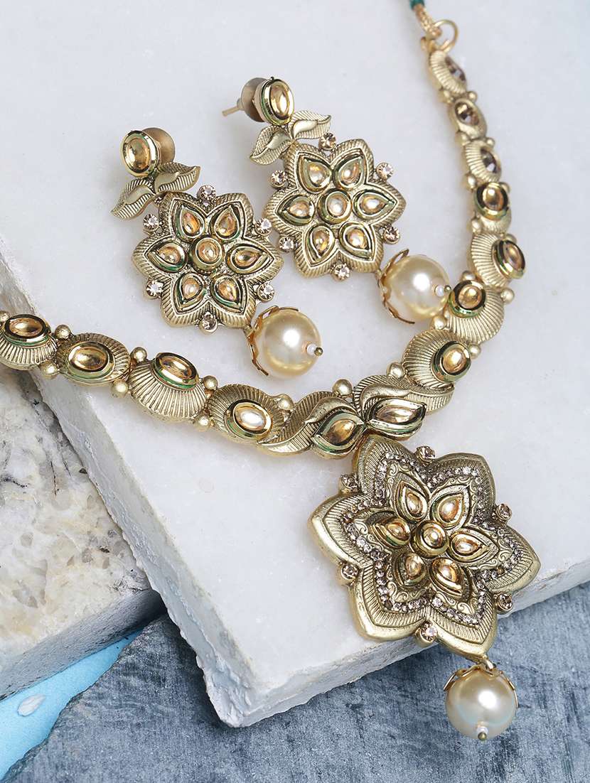  gold plated short necklace