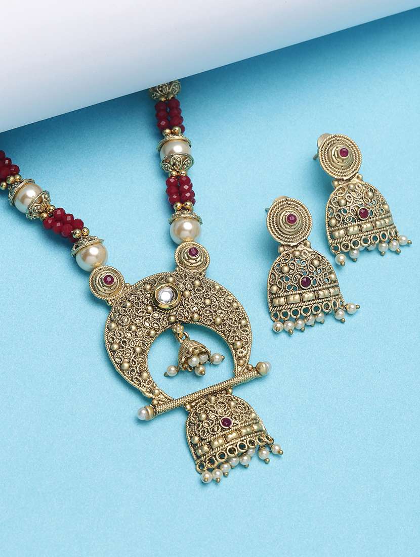 red gold metal short necklace