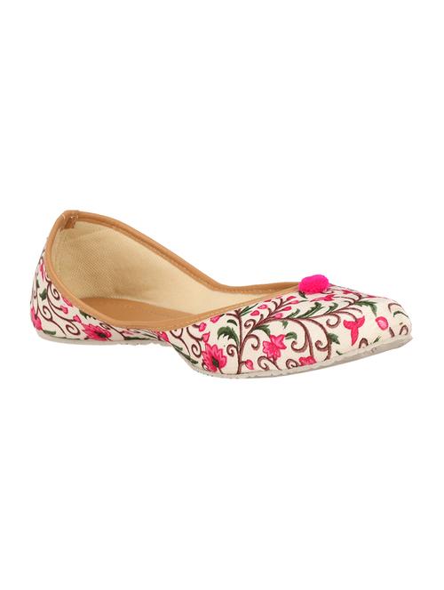 pink slip on jutis  - 16878145 -  Standard Image - 0