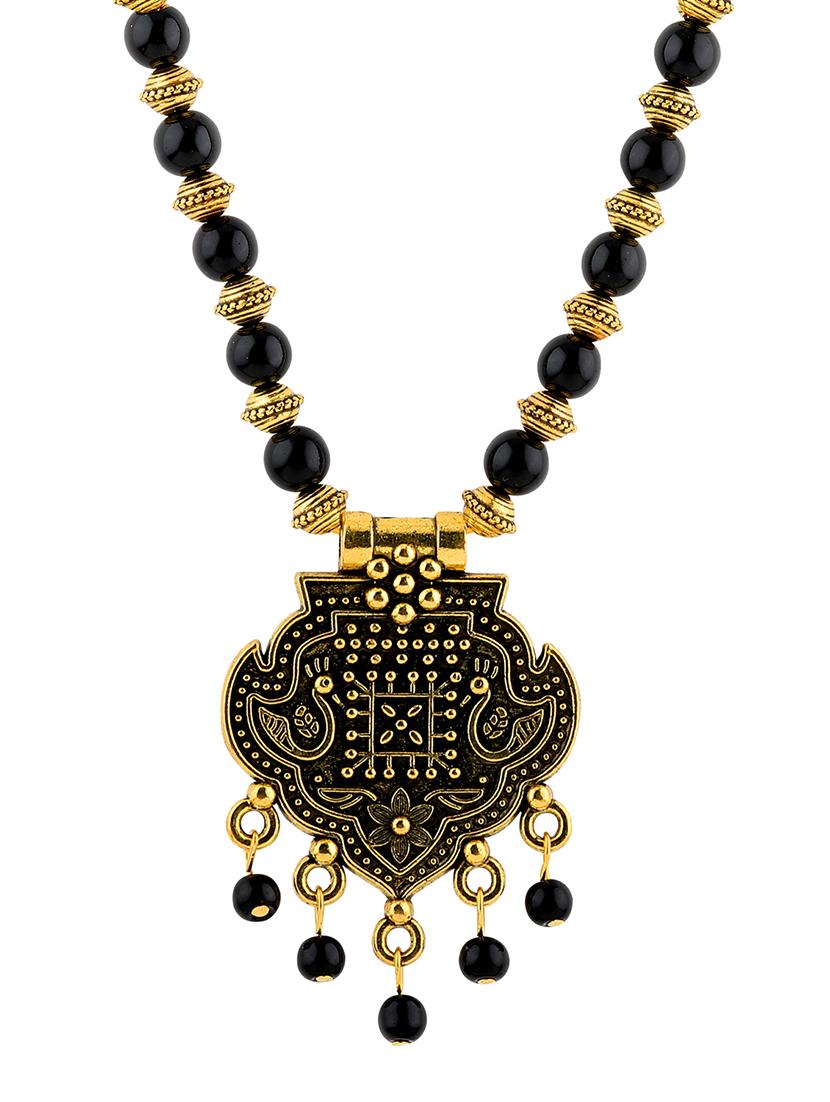 gold metal necklaces and earring - 16931837 - Standard Image - 2