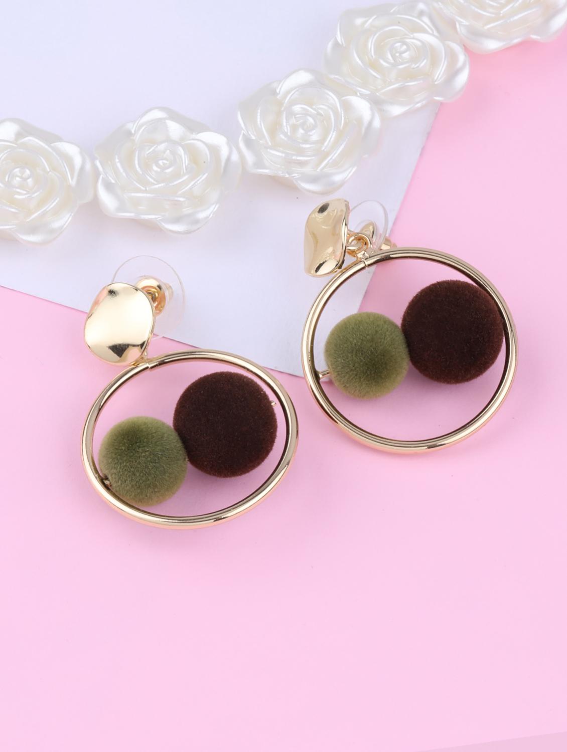 gold metal studs earring - 16991827 - Zoom Image - 0