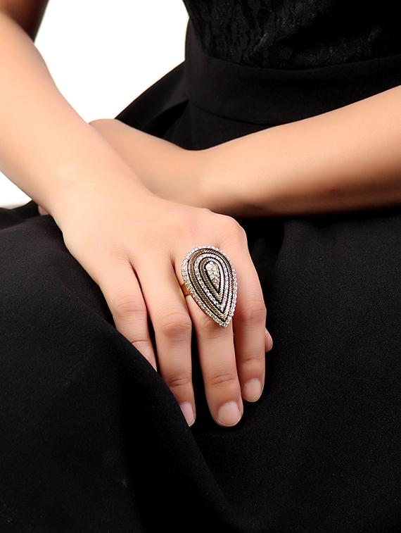 gold metal finger ring - 17062641 - Standard Image - 2