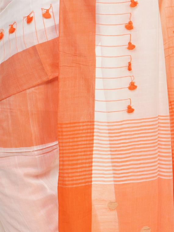 striped handloom saree with blouse - 17181974 - Standard Image - 2