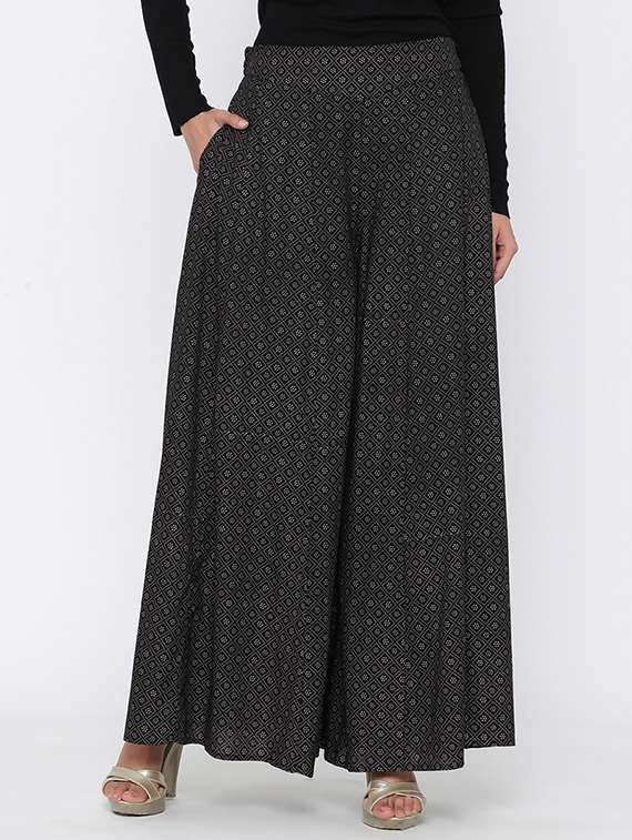 black printed flared palazzo - 17229995 - Zoom Image - 0