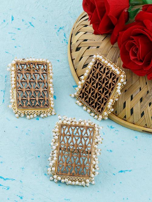 brown wood studs earring - 17274335 -  Standard Image - 0