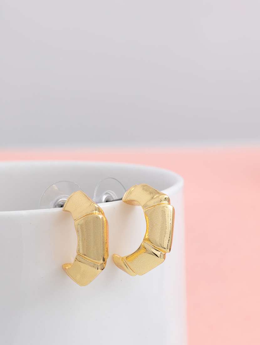 gold metal hoop earring