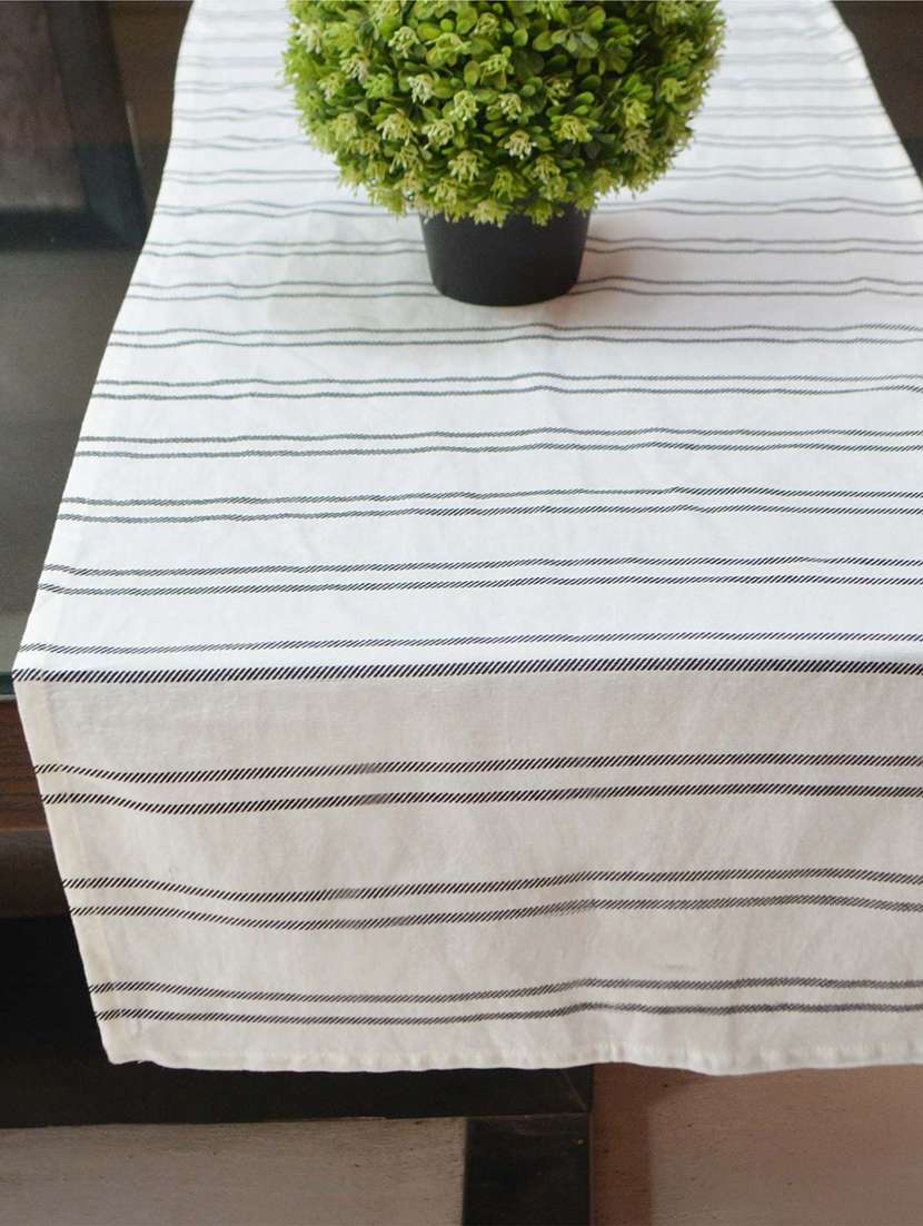 white color table runner  
