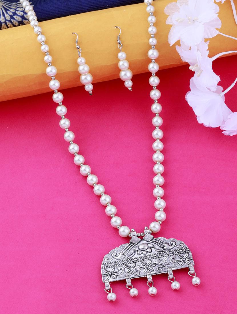 silver plated pearl necklace - 17466223 - Zoom Image - 0
