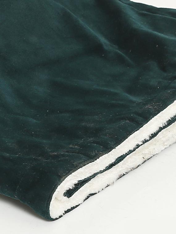 velvet throw - 17514563 - Standard Image - 2
