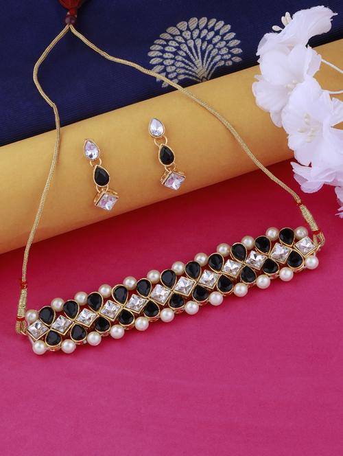 black metal choker and earring - 17527509 -  Standard Image - 0