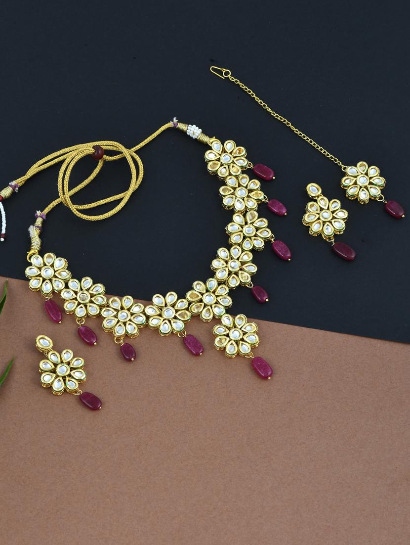  pink jadau kundan necklace with earrings and maangtikka