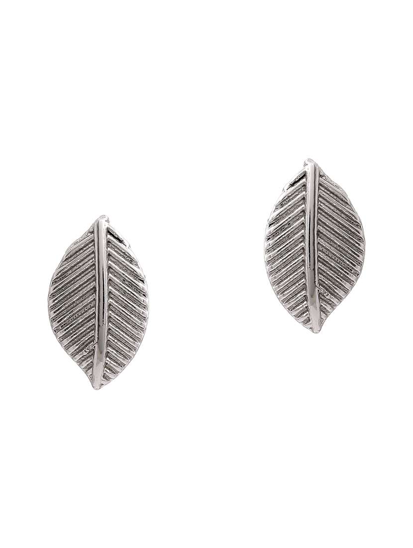 silver  metal studs earring - 17542759 -  Standard Image - 2