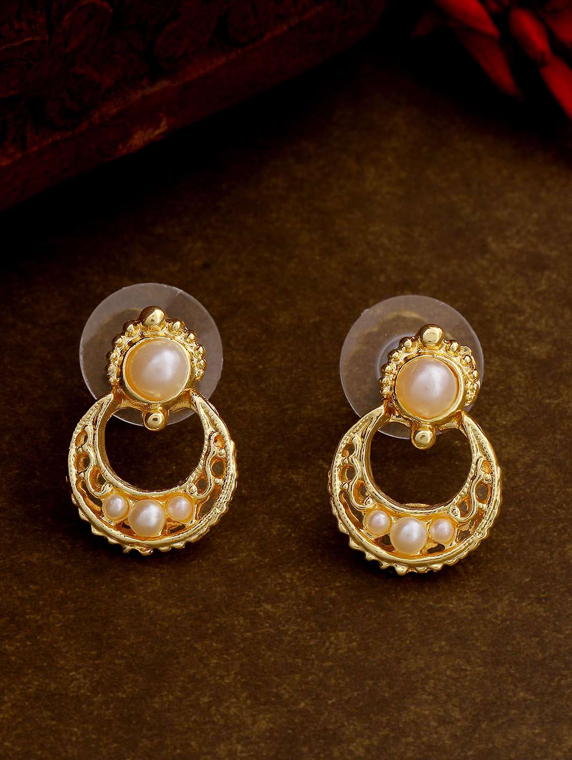 gold metal chandellier earring