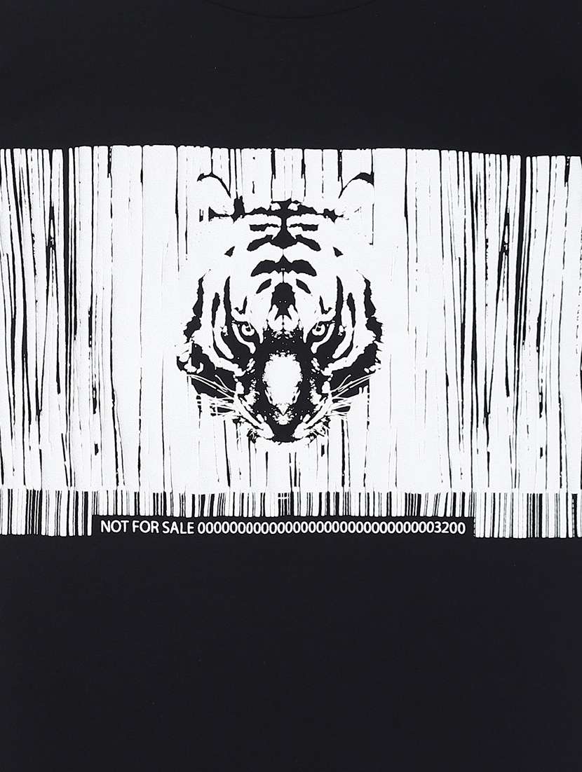 black graphic  t-shirt - 17563061 -  Standard Image - 2