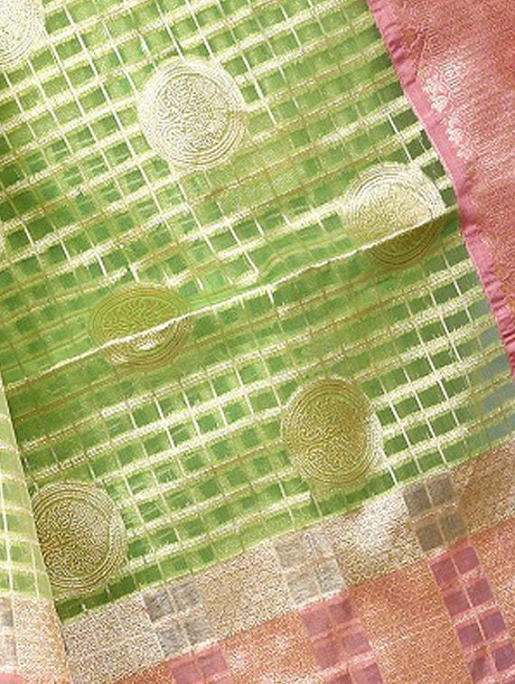 checkered banarasi saree with blouse - 17563539 - Standard Image - 2