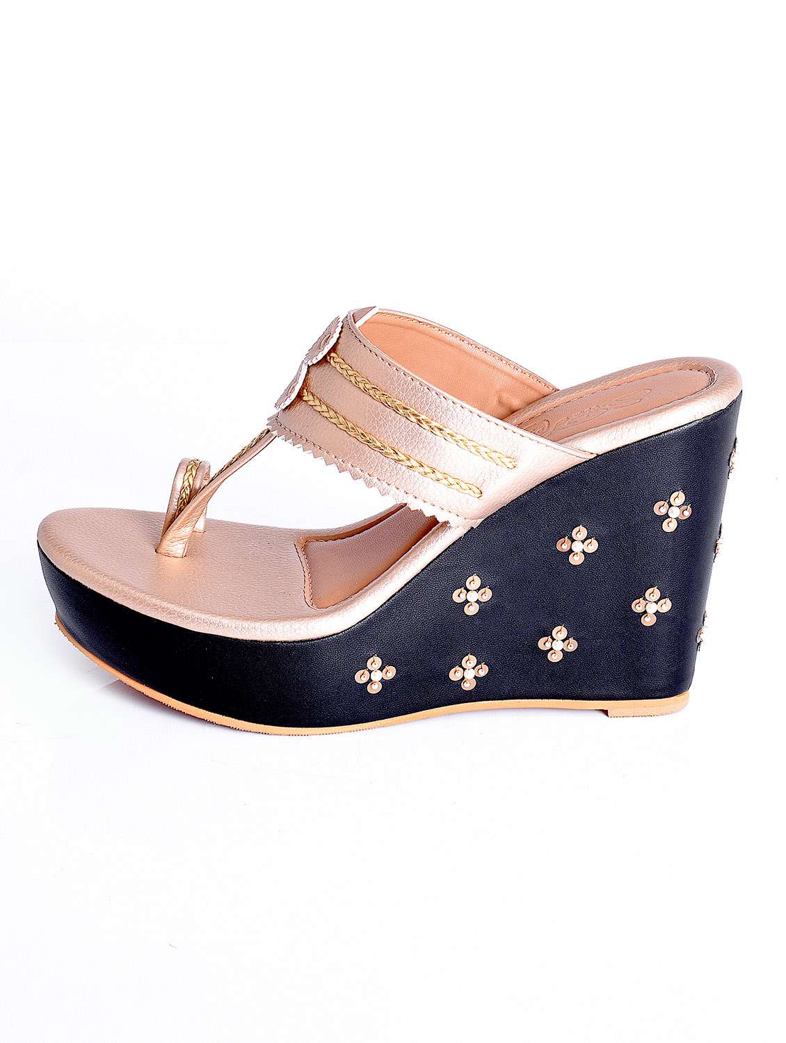 black tiki wedges - 17567111 -  Standard Image - 2