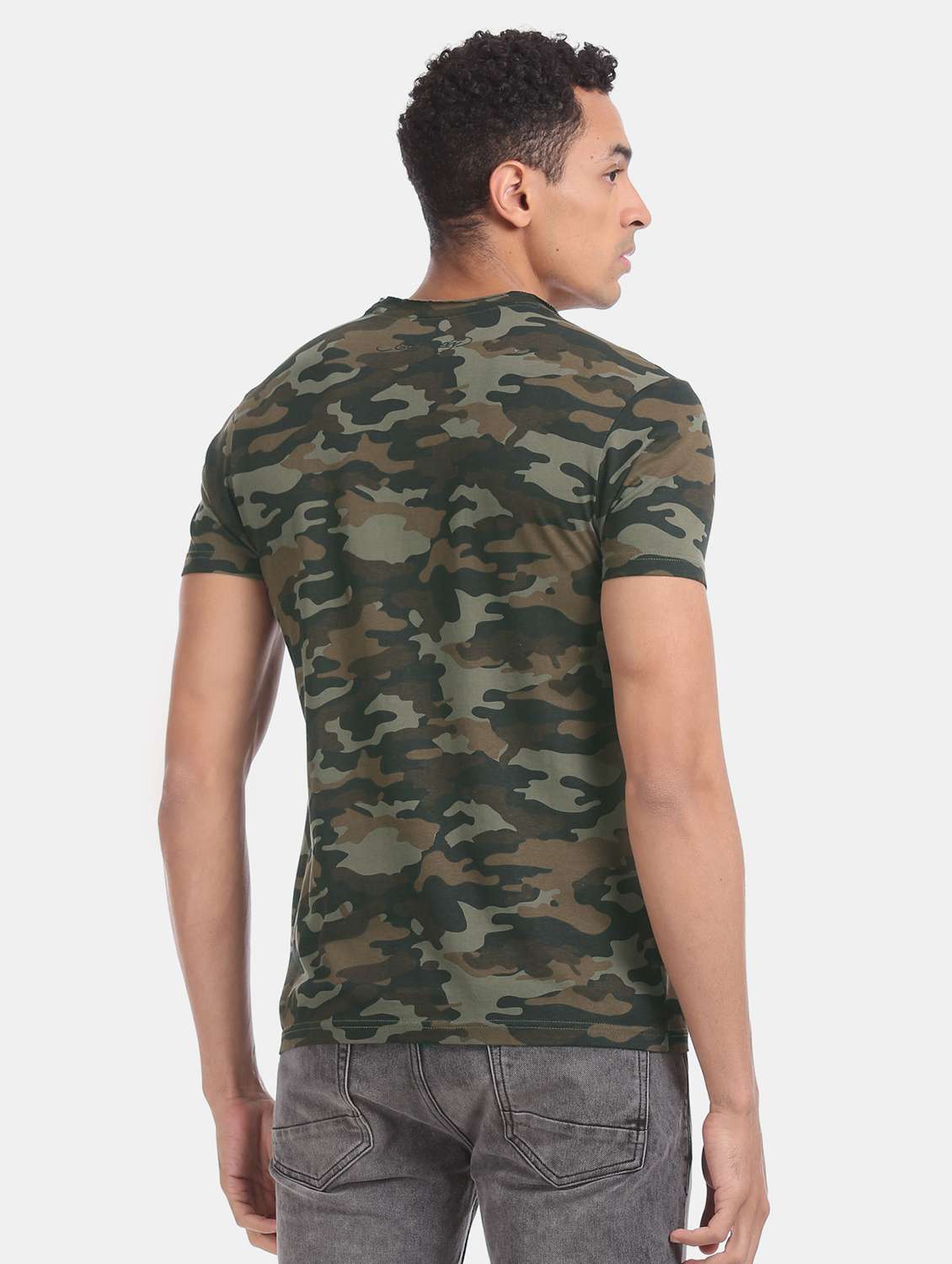 olive green camouflage t-shirt - 17631263 -  Standard Image - 2