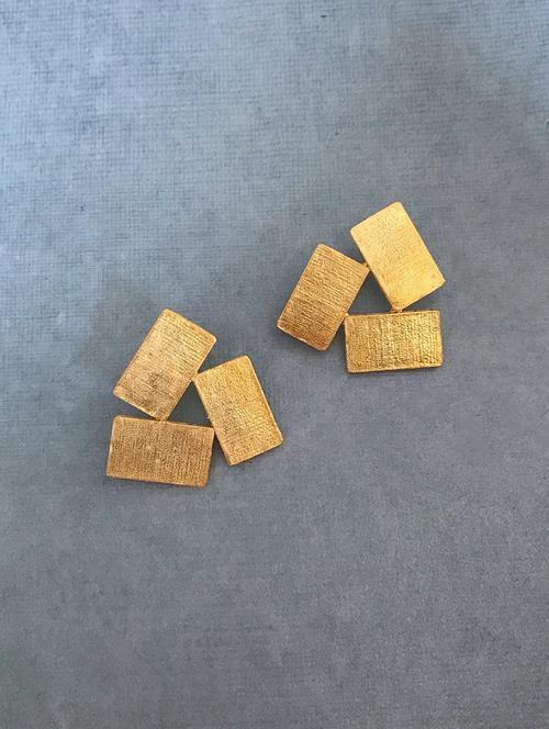 gold plated studs earring - 17637497 -  Standard Image - 0