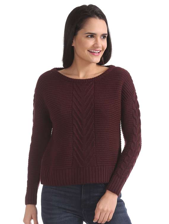 round neck knitted pullover 