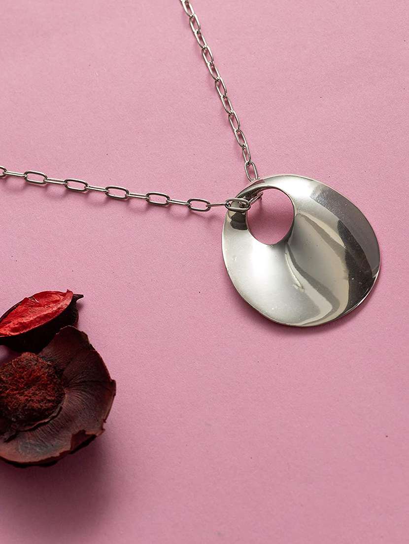silver metal pendant