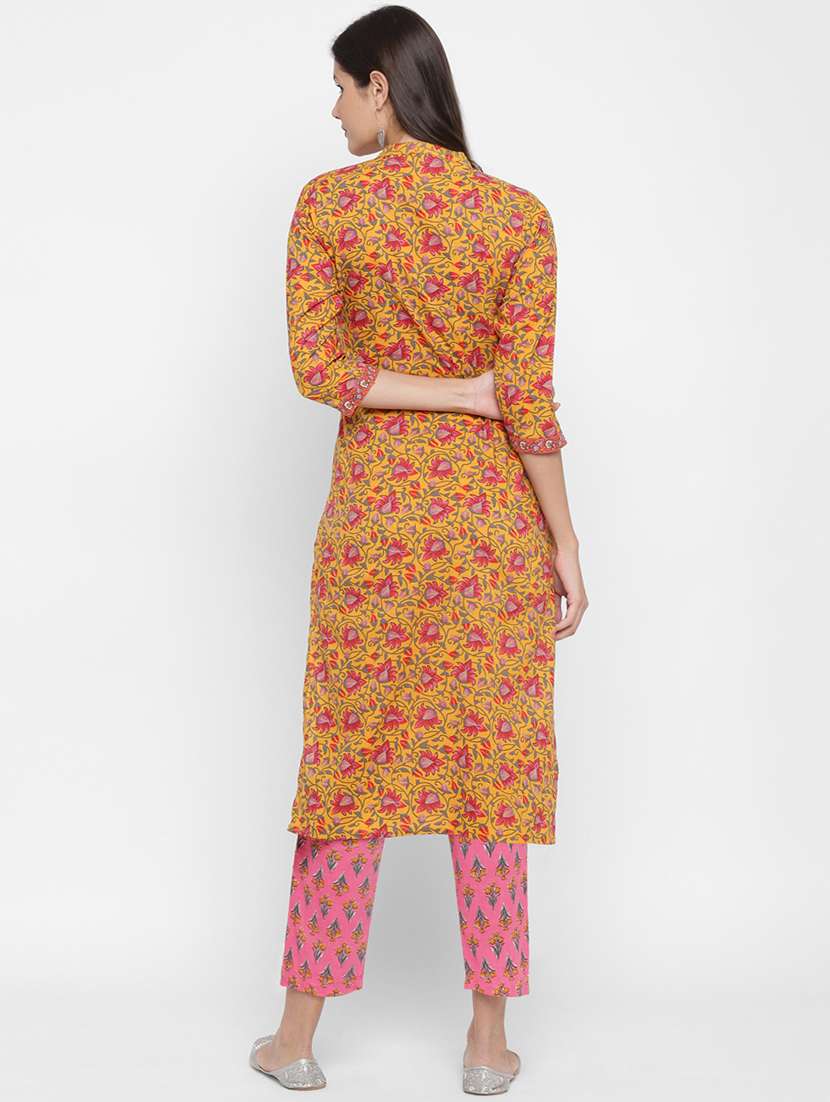 floral suit set - 17709342 -  Standard Image - 2