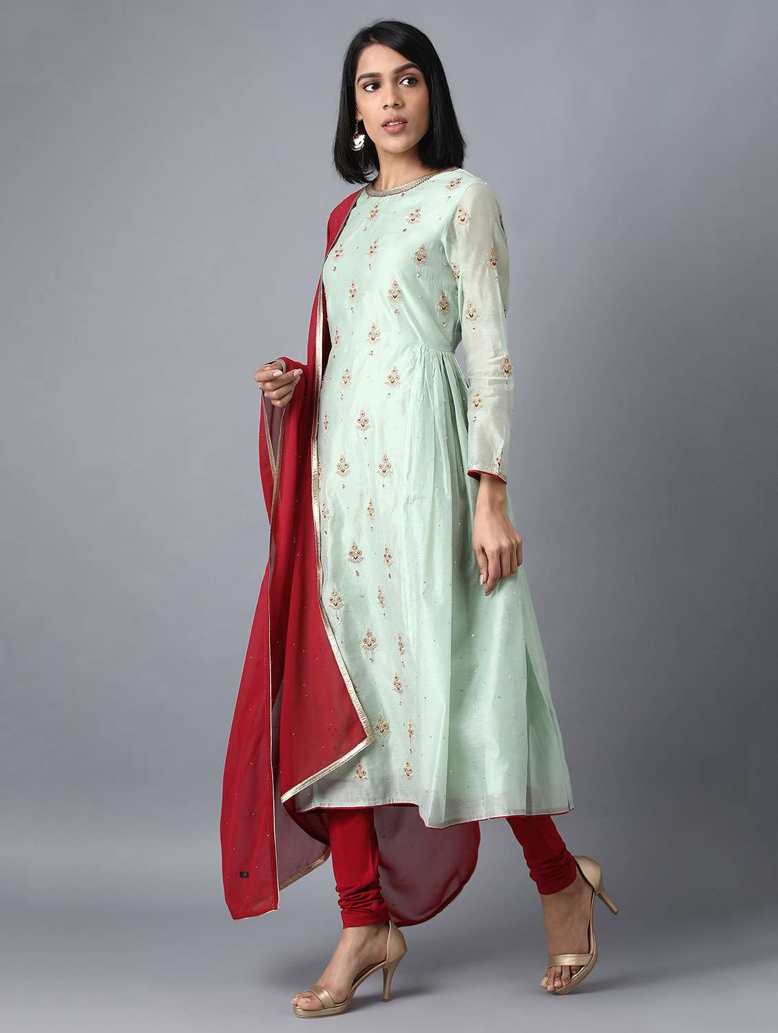 pastel suit set - 17818043 -  Standard Image - 2