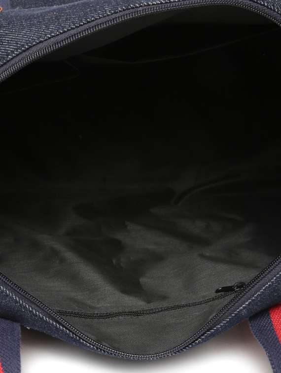 blue canvas dufflebag - 17831510 -  Standard Image - 2