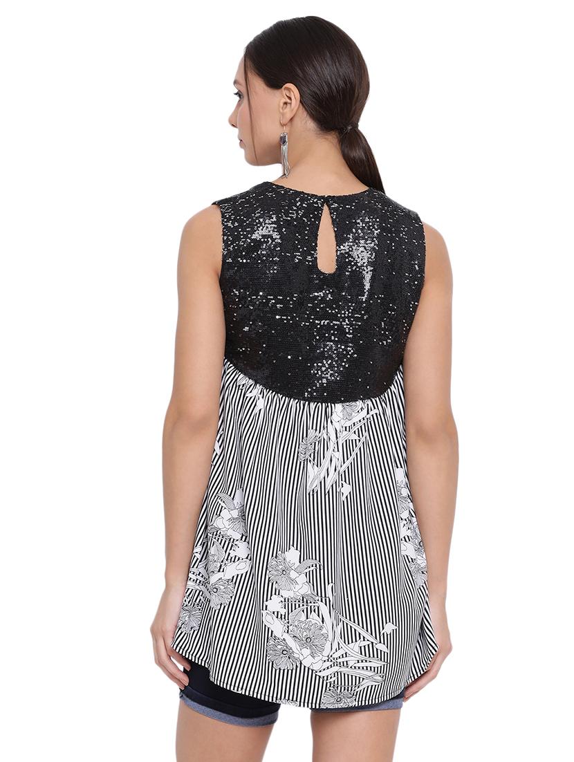 round neck printed asymmetric top - 17843762 - Standard Image - 2