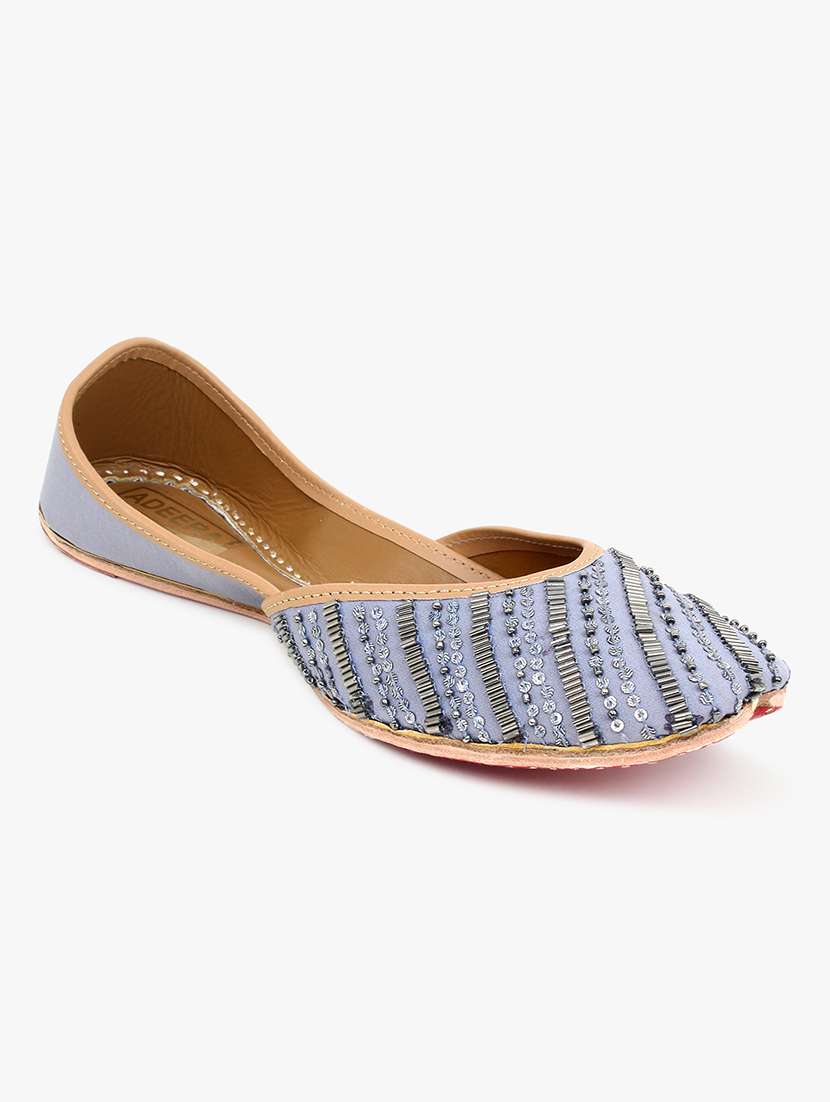 grey slip on jutis 