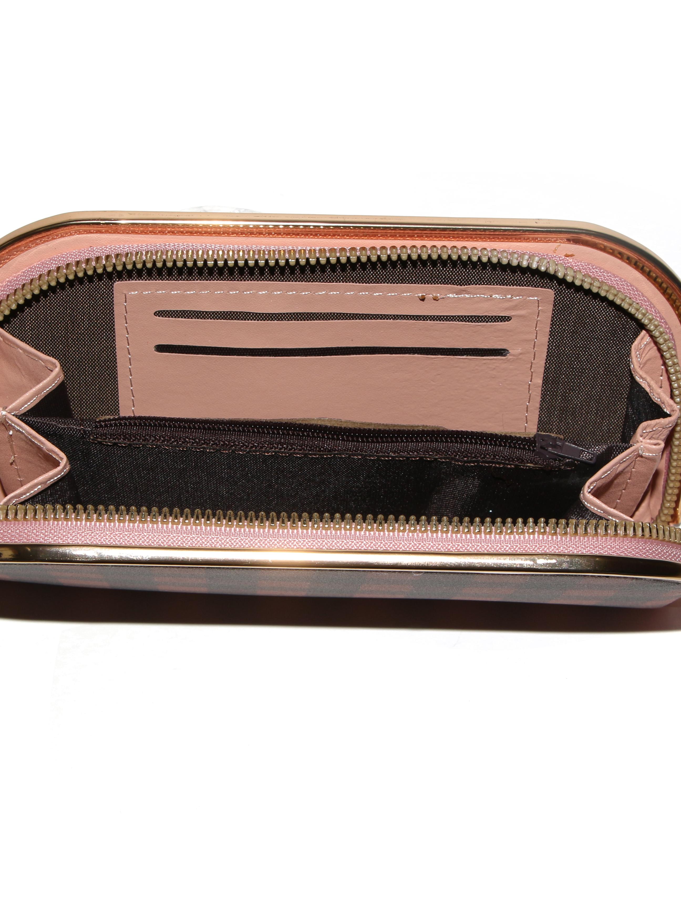 this beautiful hand coin purse comes - 17885418 - Standard Image - 2