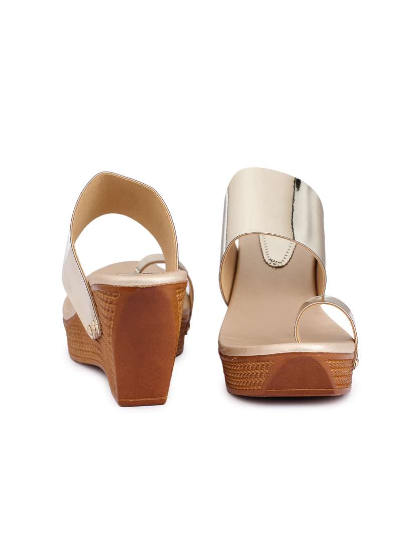 gold toe separator wedge - 17892622 -  Standard Image - 2