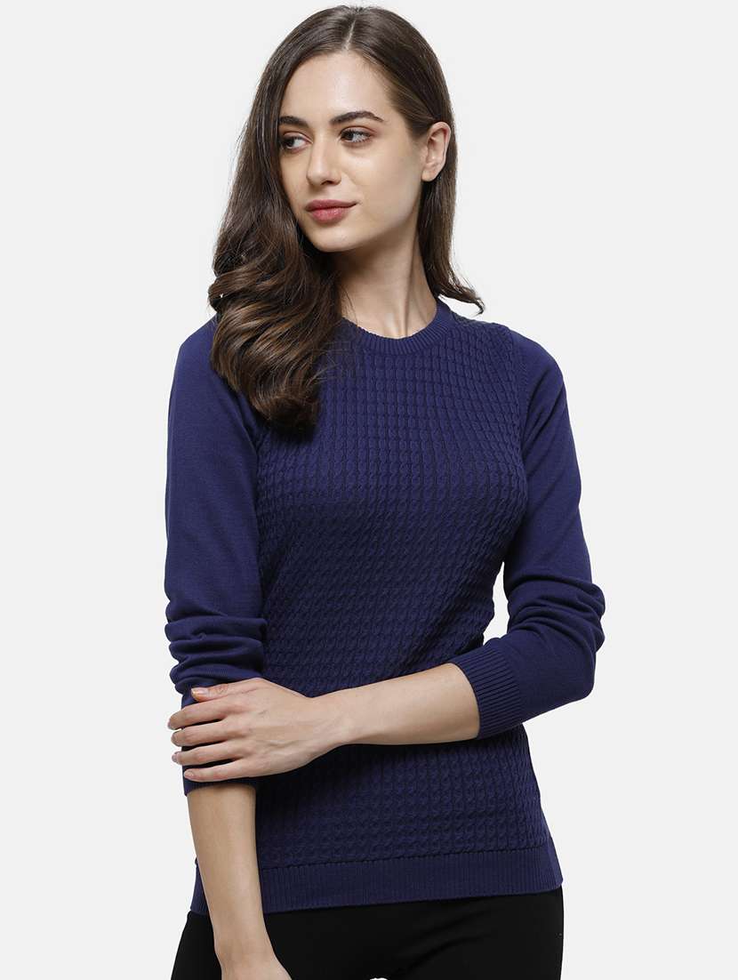 round neck textured pullover