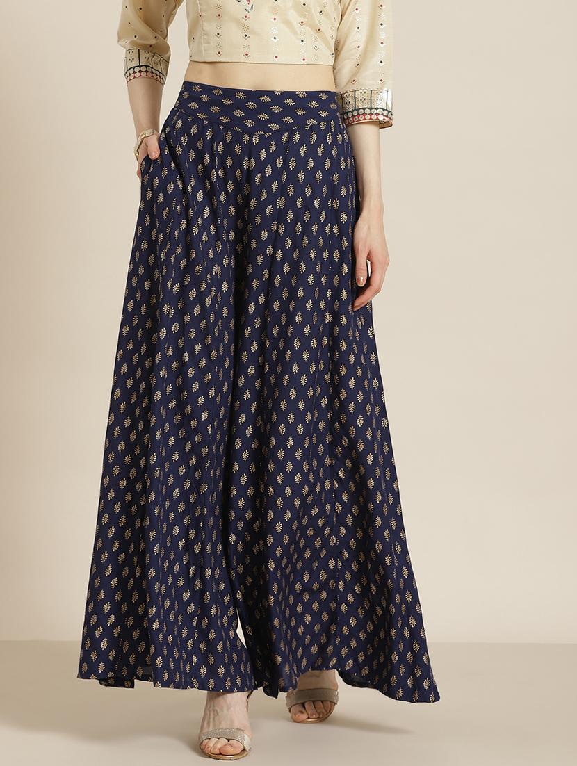 women mid rise foil printed flared palazzo