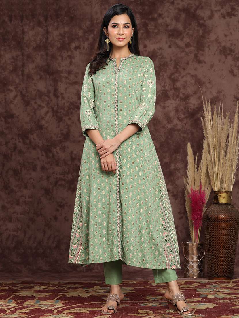 printed suit set  - 17948391 -  Standard Image - 2