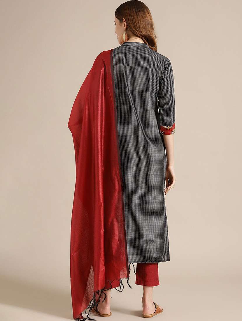 checkered suit set - 17983979 -  Standard Image - 2