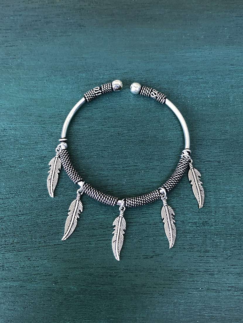 oxidized silver feather charms free size bracelet - 18017854 - Zoom Image - 0
