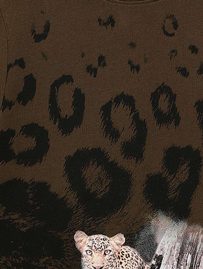 round neck graphic  t-shirt - 18029418 -  Standard Image - 2