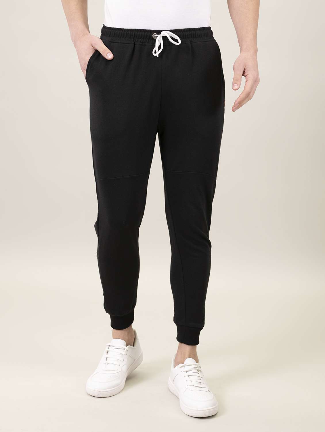 men black solid mid rise joggers