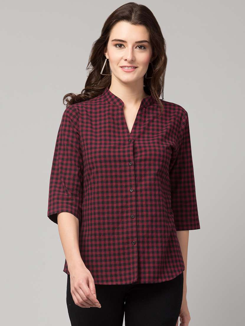 women maroon regular fit checkered straight top