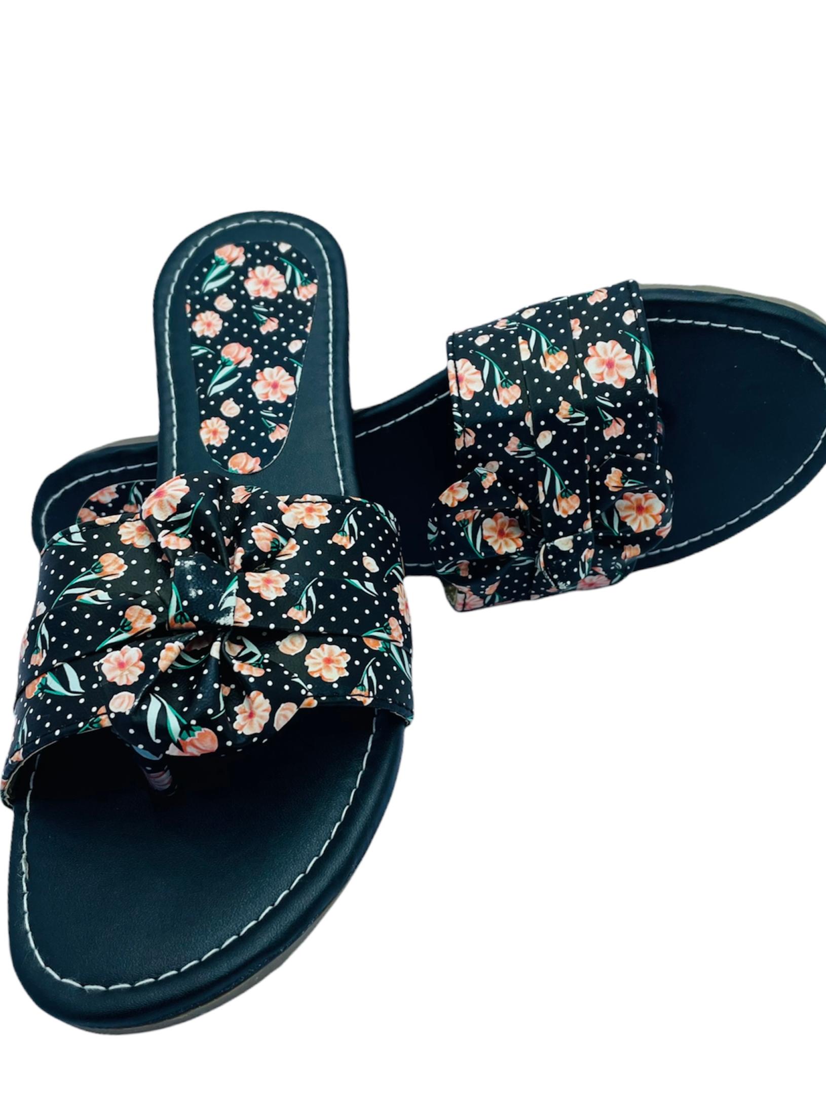 trendy and comfortable, this pair of - 18065734 - Standard Image - 2