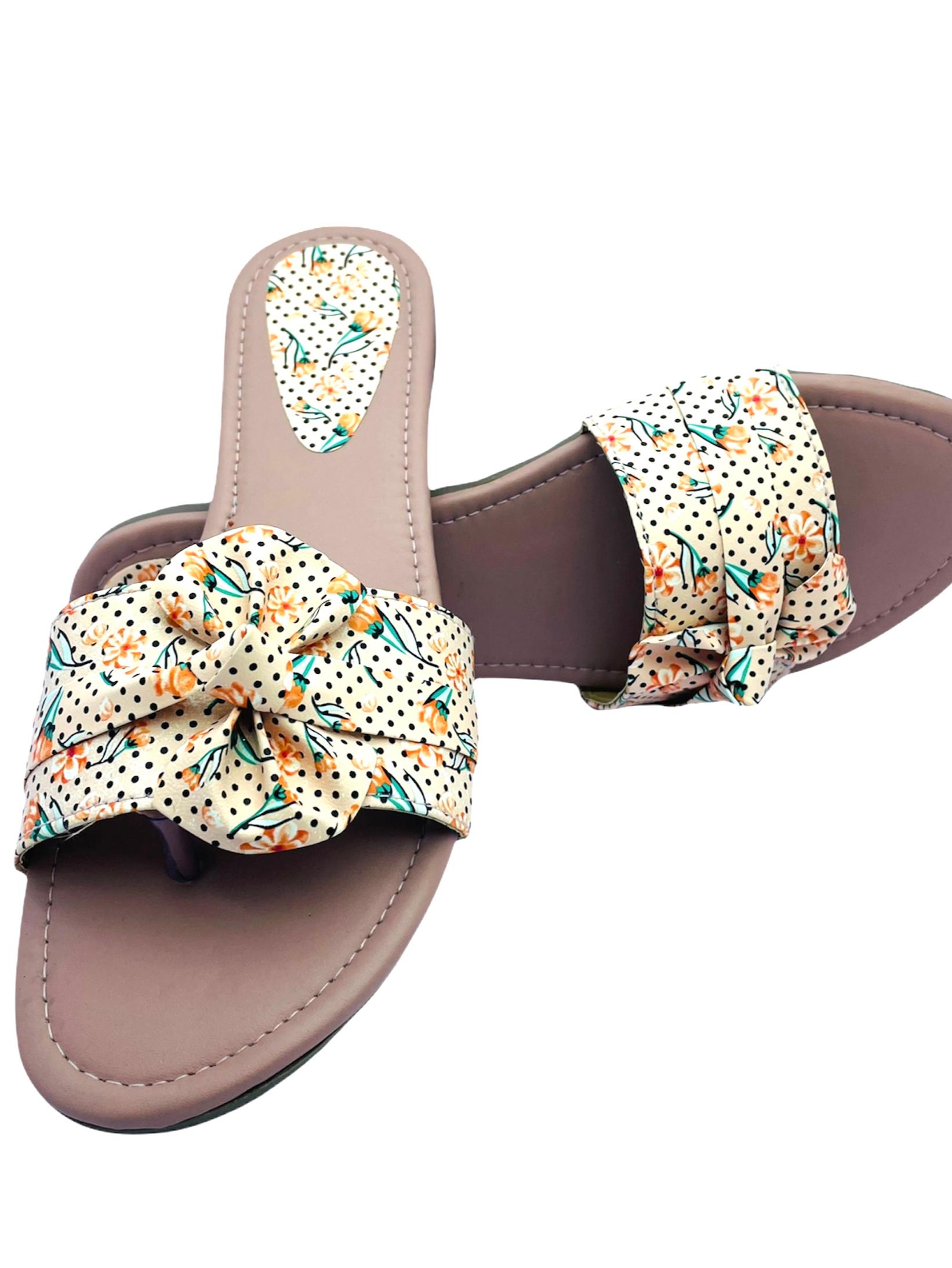 trendy and comfortable, this pair of - 18065756 - Standard Image - 2