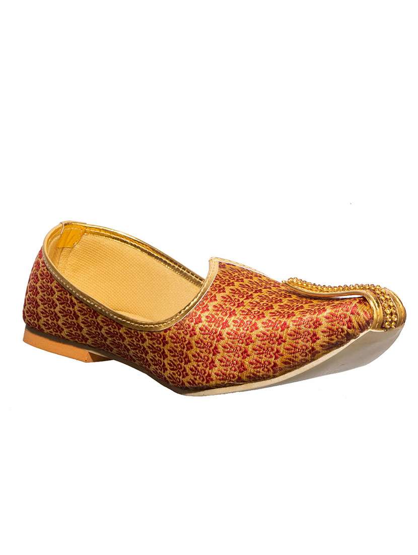 red slip on mojari